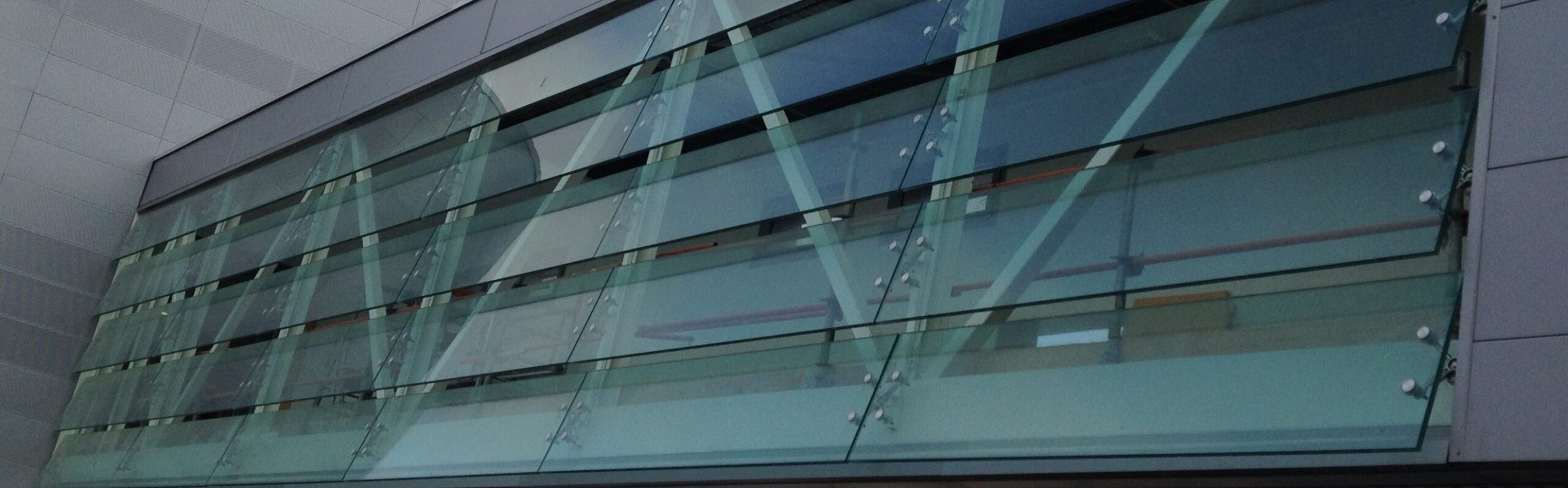 Façade verre agrafé